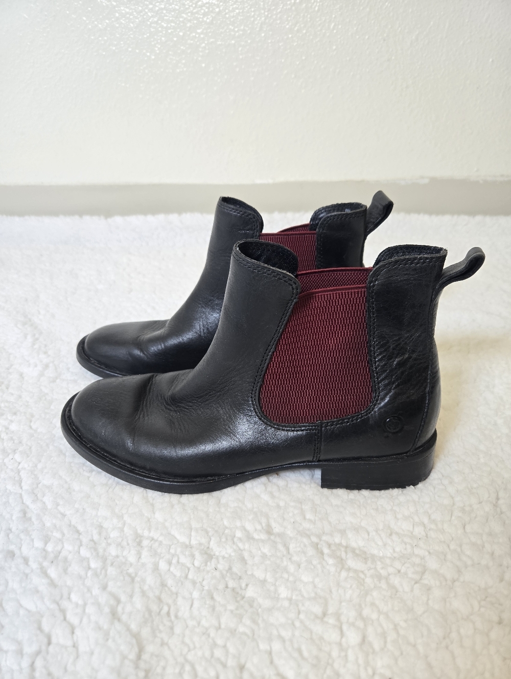 Born Steele Black red leather Chelsea bootie boots Size 8 Womens